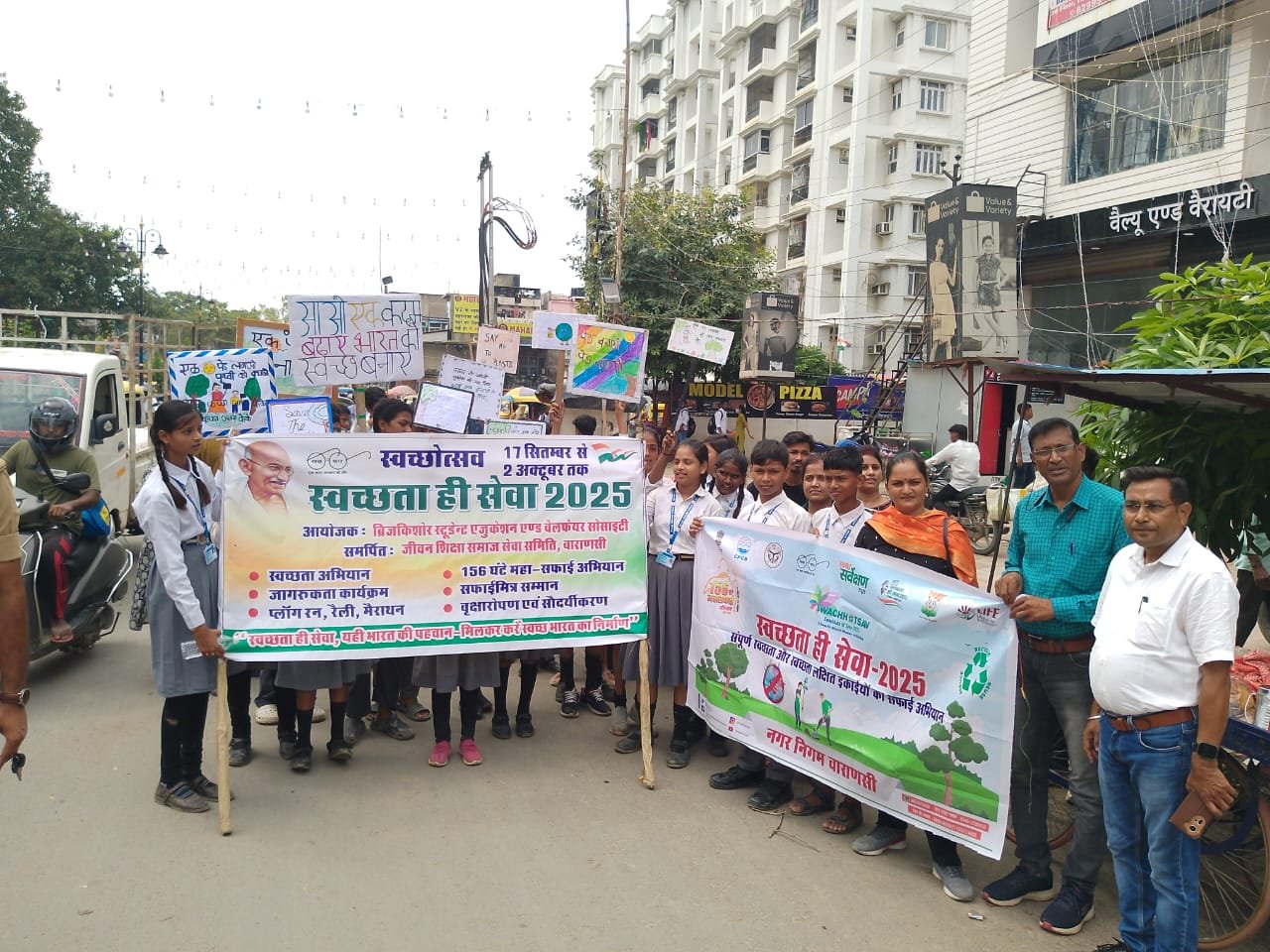 A cleanliness awareness campaign was launched by Jeevan Shiksha Samaj Sewa Samiti from Lanka Varanasi to Ravidas Gate, Lanka.